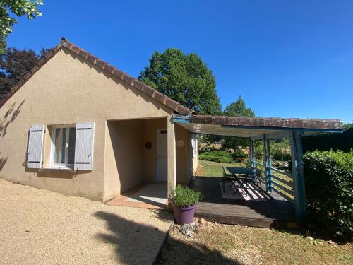 a small house with a porch and a patio at Les Hauts Complex in Coulaures