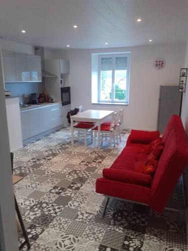 Η κουζίνα ή μικρή κουζίνα στο Frasne logement entier. Gîte les Brimbelles