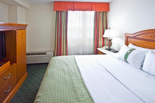 a hotel room with a bed and a television at Holiday Inn Port St. Lucie, an IHG Hotel in Port Saint Lucie