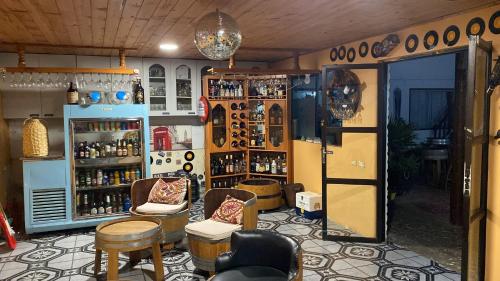 Salon ili bar u objektu Hostal Traveland