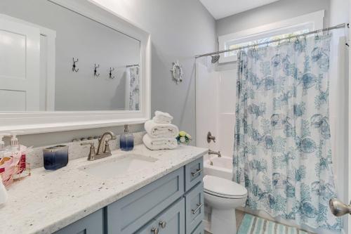 2 Be Fair في أوك آيلاند: حمام مع حوض ومرحاض ودش