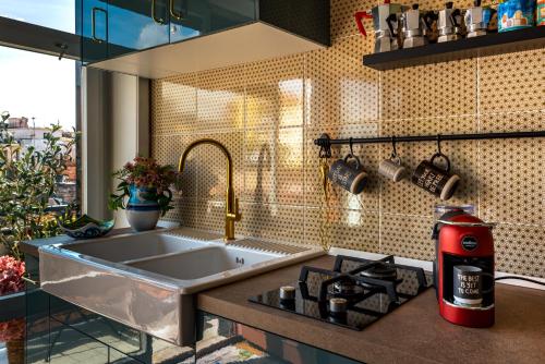 a kitchen with a large sink and a fire extinguisher at B&B il Duca d'Amalfi in Salerno