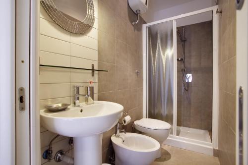 a bathroom with a sink and a toilet and a shower at Affittacamere Nansen in Rome