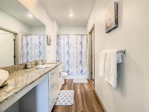 a bathroom with a sink and a mirror at Spacious Apartment Near Disney in Kissimmee