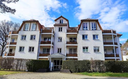 a large white building with two stories at Ferienwohnung Katja in der Villa Seeblick in Bad Saarow