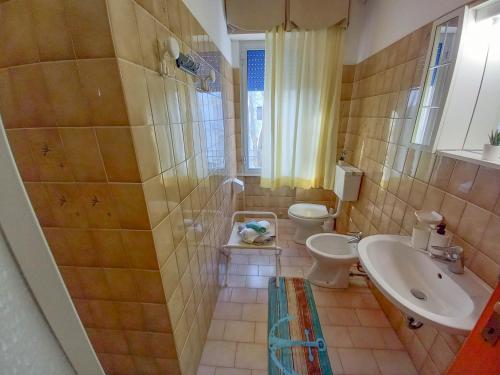 Ένα μπάνιο στο PetlyApartments