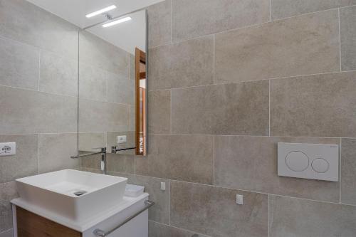 Bathroom sa Appartamento Margherita Trilocale ad Ospedaletti a pochi passi dal mare