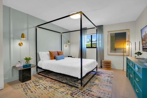 a bedroom with a canopy bed and a rug at Miami GEM in Miami
