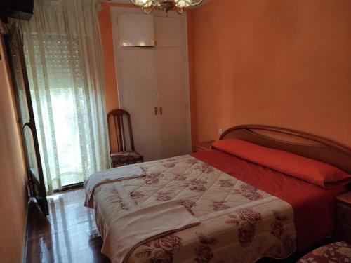 a bedroom with a bed in a room with a window at Hotel Durtzi in Sobrón