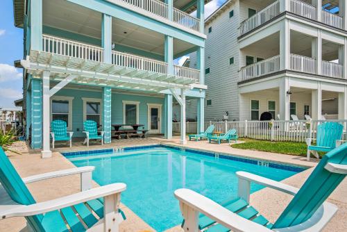 Piscina de la sau aproape de Beach-A-Holic