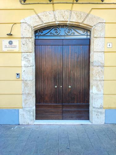 a large wooden door on the side of a building at IN CENTRO Rooms and Apartments in Isola del Liri