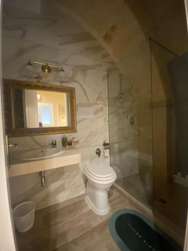 A bathroom at Solo Vip