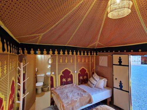 a bedroom with a bed in a tent at Nkhila Lodge in Marrakech