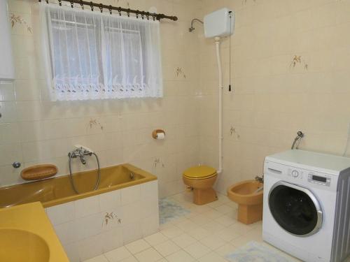 Apartments with parking space Novi Vinodolski - 2421