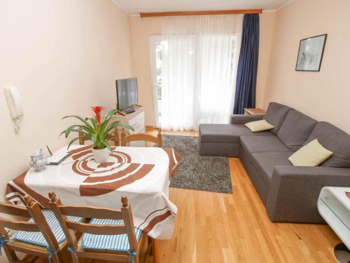 Apartments with parking space Makarska - 20626