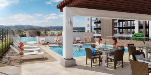 布卡拉曼加的住宿－Moderno y cómodo apartamento en Puerta del Sol，屋顶庭院的 ⁇ 染,设有一个游泳池