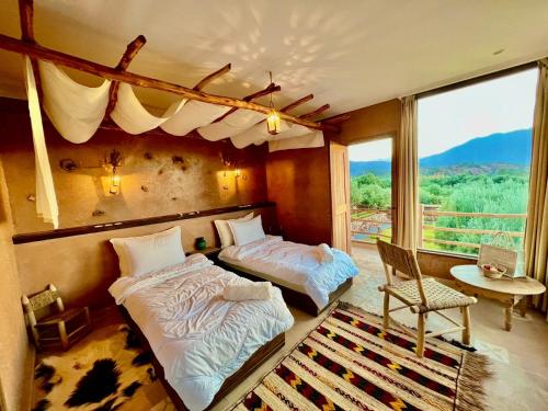Säng eller sängar i ett rum på Bin Jbal Resort