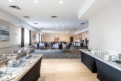 Restaurace v ubytování Crowne Plaza Hotel Moncton Downtown by IHG
