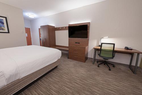 Postel nebo postele na pokoji v ubytování Holiday Inn Express Hotel & Suites East Lansing by IHG