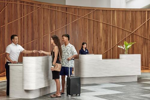 Tetamu yang menginap di Crowne Plaza Resort Saipan
