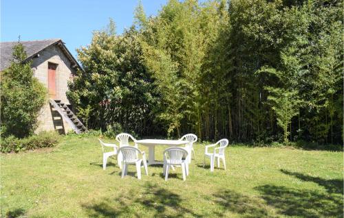 Taman di luar 5 Bedroom Nice Home In Miossens Lanusse
