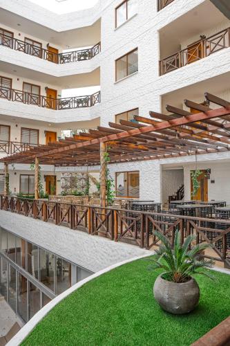 Balkón nebo terasa v ubytování HOTEL KARAYA DIVE RESORT