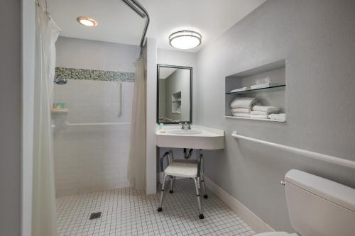 Ванная комната в Gateway Inn