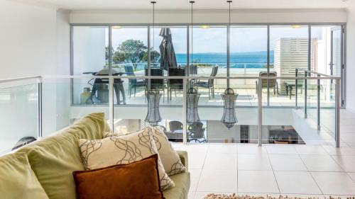 Coin salon dans l'établissement Indulge In Ocean Views & Luxury!