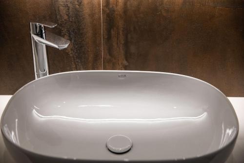 a white sink with a faucet in a bathroom at Vivarum b&b in Bitonto