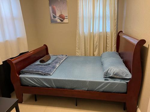 a small bed in a room with a window at Oak Ridge House in Tampa