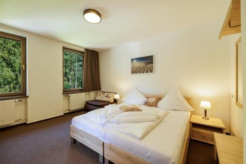 Postel nebo postele na pokoji v ubytování Lopušná dolina Resort