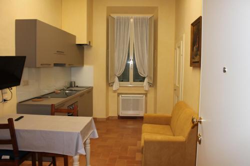 a small kitchen with a table and a chair at Palazzo Trevisani in Porto San Giorgio