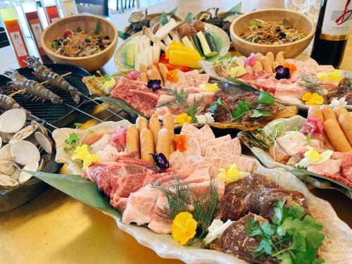 a table topped with lots of different types of food at glampark Kameyama Onsen Chiba in Tabuchi