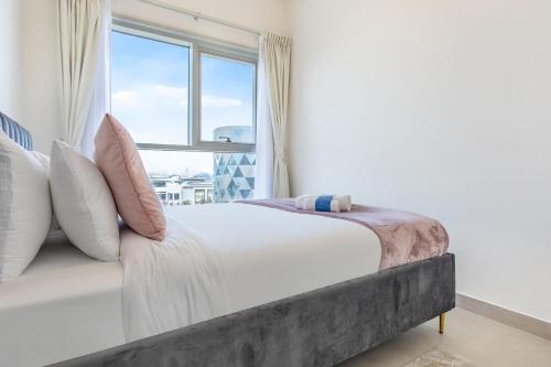Postel nebo postele na pokoji v ubytování Spacious 2BR in Collective, Dubai Hills