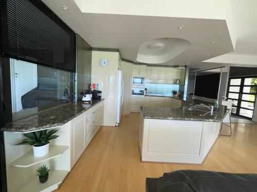 Una cocina o cocineta en Luxury at Linthorpe