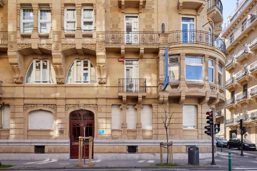 a building with a balcony on the side of it at Pensión Alemana in Donostia-San Sebastián