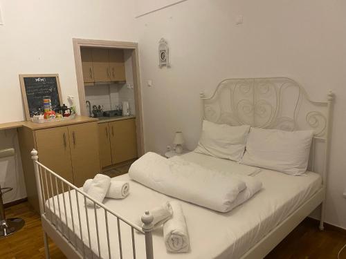 Modern, ideally located studio apartment