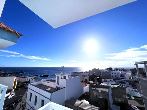 a view of the ocean from a building at Alquiler de Habitacion Privadas con Baño compartido Y áreas comunes in Alcalá