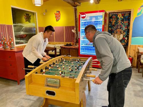 a man and a woman playing a game of chess at Jiuzhaigou Leisure Inn in Jiuzhaigou