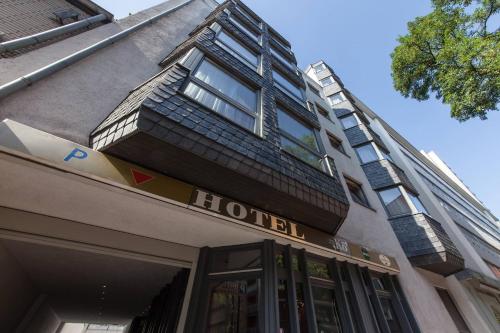 Bangunan di mana terletaknya aparthotel ini