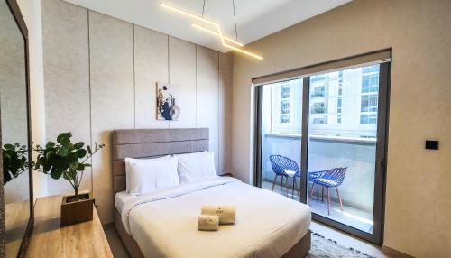 Postel nebo postele na pokoji v ubytování STAY BY LATINEM Luxury 1BR Holiday Home CV B1503 near Burj Khalifa