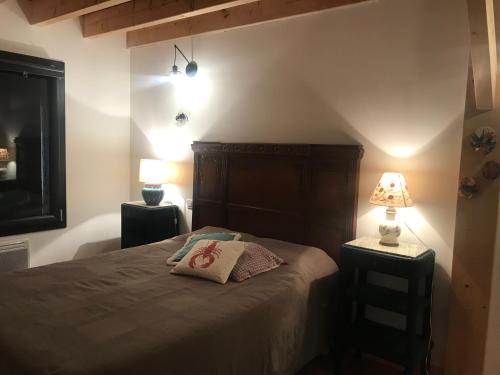 Ένα ή περισσότερα κρεβάτια σε δωμάτιο στο VILLA CATALAN