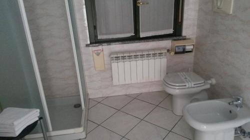 a bathroom with a toilet and a sink at Hotel Residence La Fontana in Mariano Comense