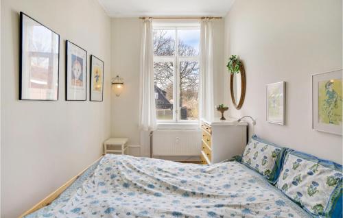 a bedroom with a bed and a window at Beautiful Home In Hellebk With House Sea View in Hellebæk