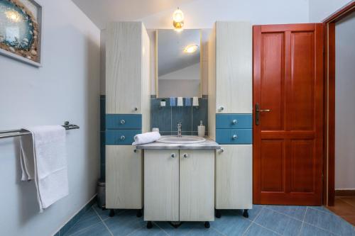 Fotografie z fotogalerie ubytování House Natalie, village Rakalj v destinaci Rakalj