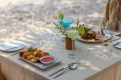 Comida en o cerca de este resort