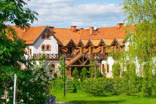 Taman di luar Folwark Łękuk