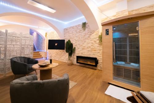 a living room with two chairs and a fireplace at Le Spa de la Cathédrale - Jacuzzi - Sauna - Champagne - Netflix - Wifi in Troyes