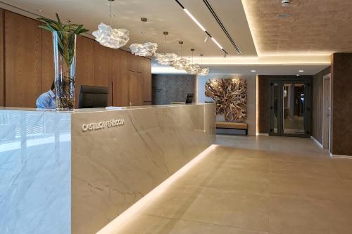 an office lobby with a reception counter and a reception desk at Hotel & Spa Castillo de Peñíscola 4* Sup in Peñíscola
