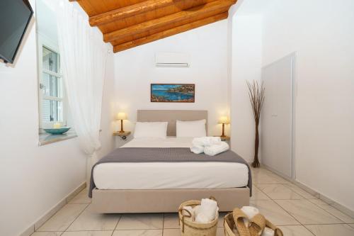 a bedroom with a bed in a white room at LITTLE YARD - HYDRA DREAM HOUSES in Hydra